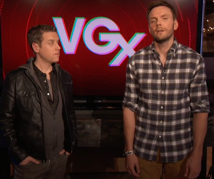 Geoff Keighley junto Joel McHale en los vgx de 2013